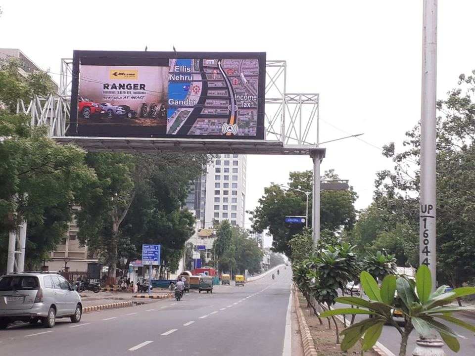 ITS screen beside the AUDA Building, Ashram Road, Ahmedabad