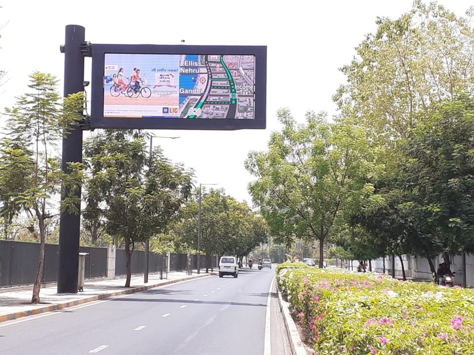 ITS screen at Riverfront Park, Sabarmati Riverfront Road