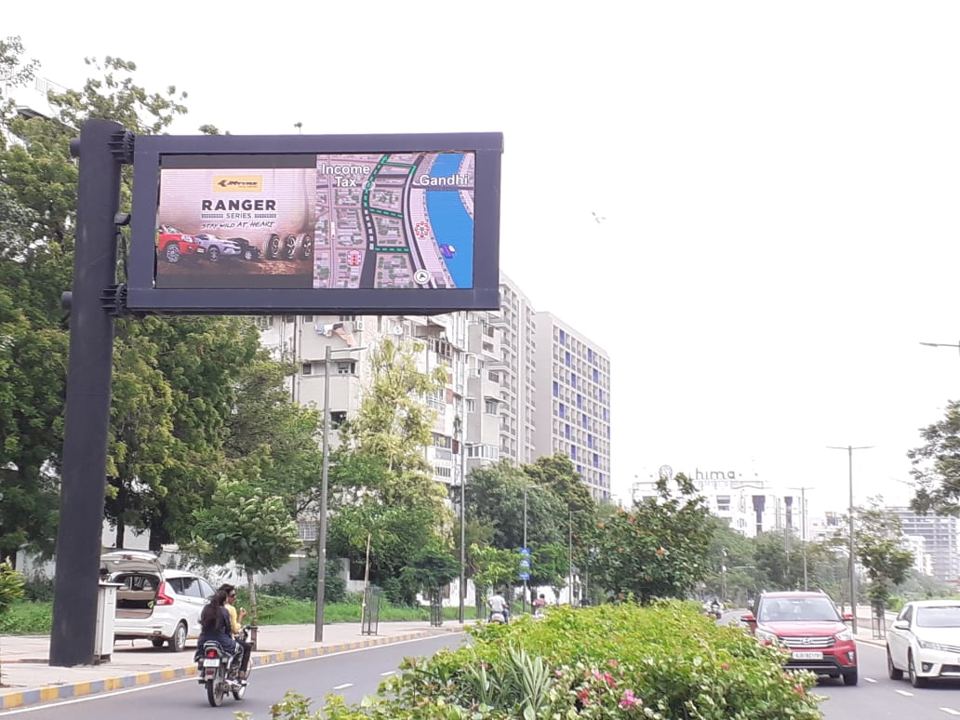 ITS screen near SRFDCL House, Riverfront Road